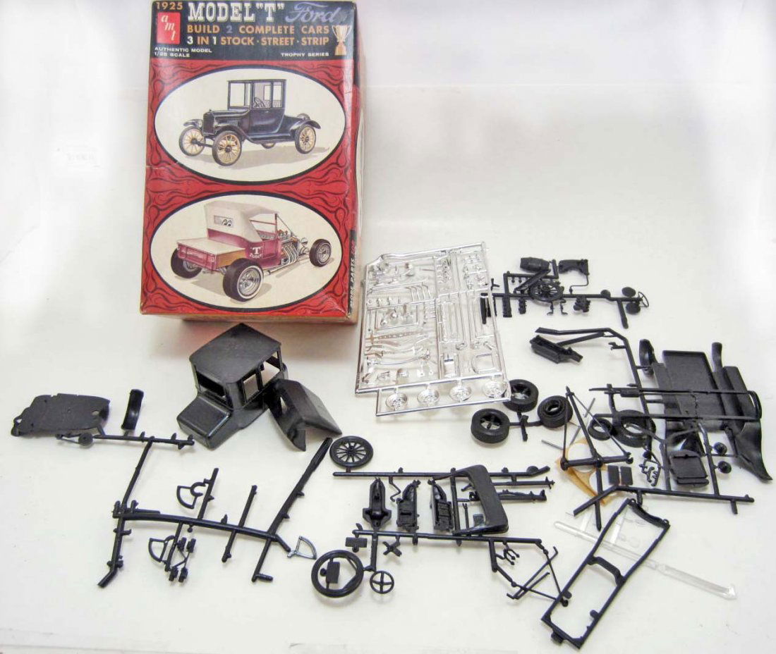 VINTAGE AMT 1925 MODEL T FORD MODEL KIT #2225: Build 2 complete cars. 1/25 Scale