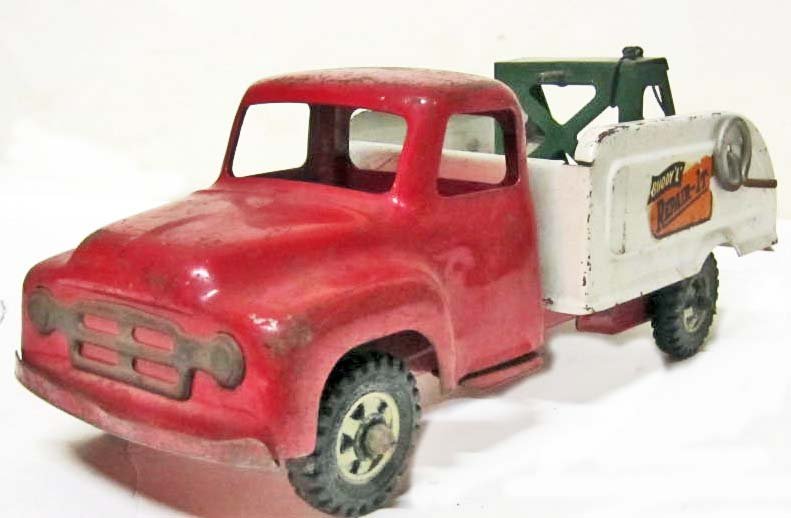 VINTAGE C. 1950'S BUDDY L EMERGENCY WRECKER METAL TRUCK: Approx. 16" long