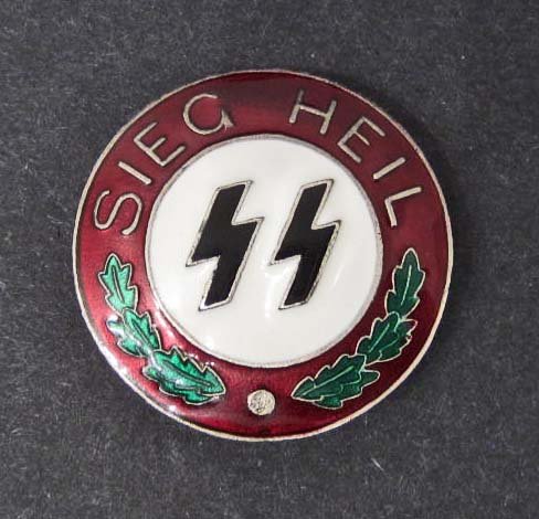 GERMAN NAZI ENAMELED SIEG HEIL BADGE: Maker marked on reverse