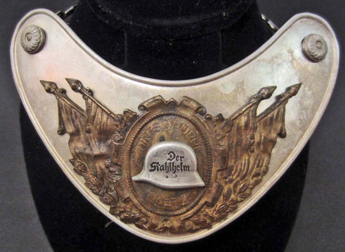 GERMAN NAZI DER STAHLHELM GORGET W/ CHAIN: Green wool backing. Marked on the back R.Z.M. M34/2