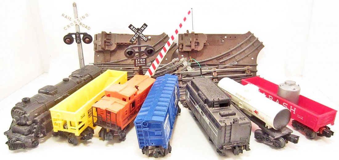 C. 1960S LIONEL TRAIN SET W/ 8800 DIECAST ENGINE: Also comes w/ Track & Accessories.