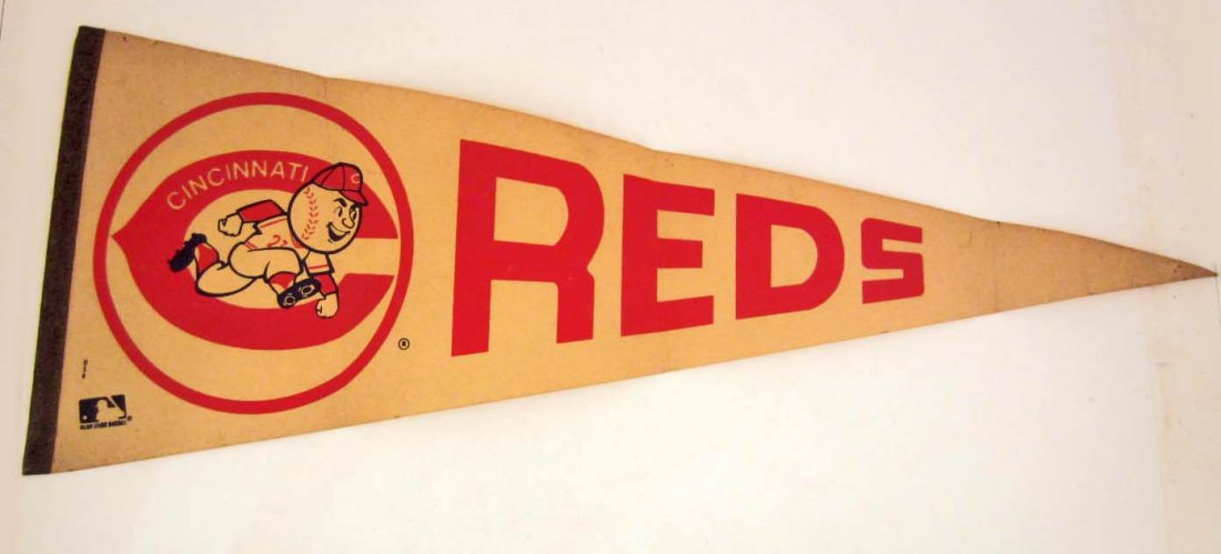 C. 1950S CINNCINATI REDS SPORTS PENNANT: Approx. 30" long