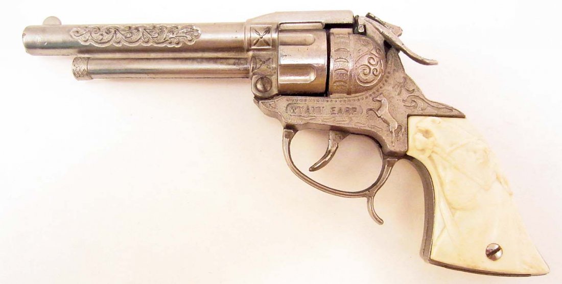 VINTAGE LESLIE HENRY MARSHALL WYATT EARP CAP GUN: N/A
