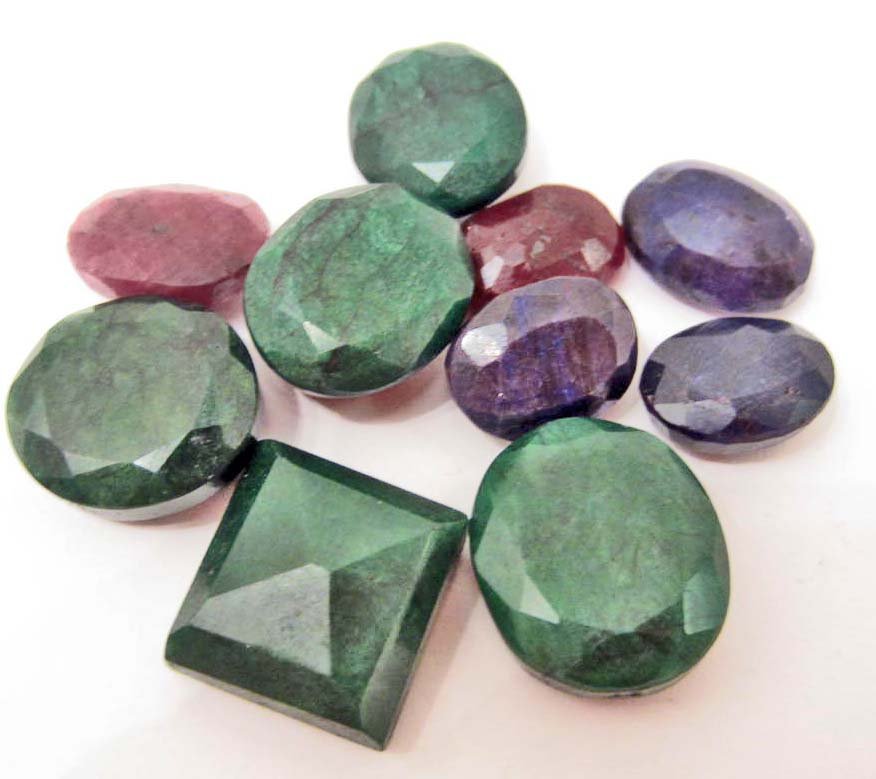 LOT OF 106.4 CTS OF EMERALDS, RUBIES & SAPPHIRES MIX -: N/A