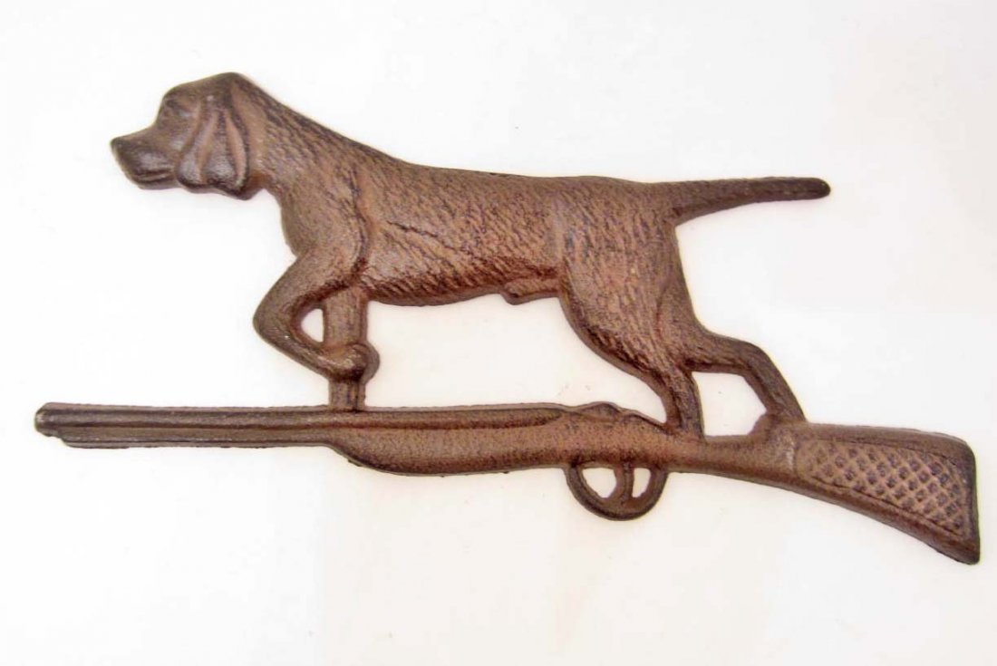 CAST IRON DOG AND GUN WALL DECOR: Measures approx 12-1/2" x 6"