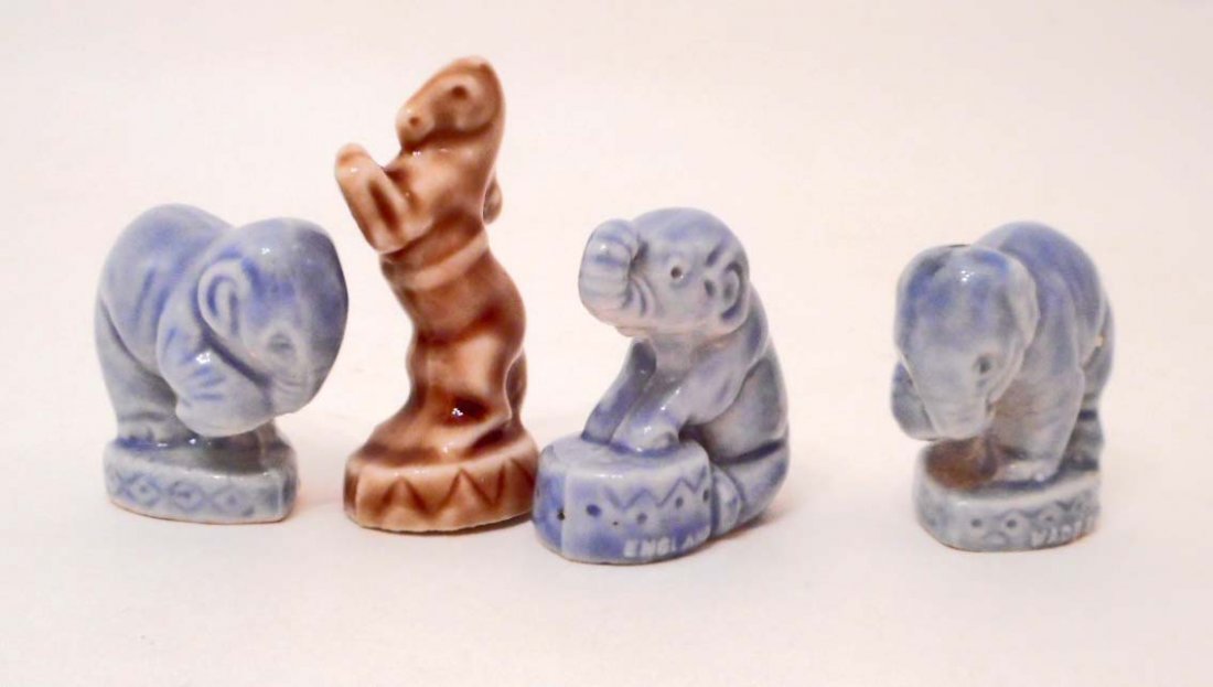 LOT OF 4 VINTAGE WADE FIGURES: n/a