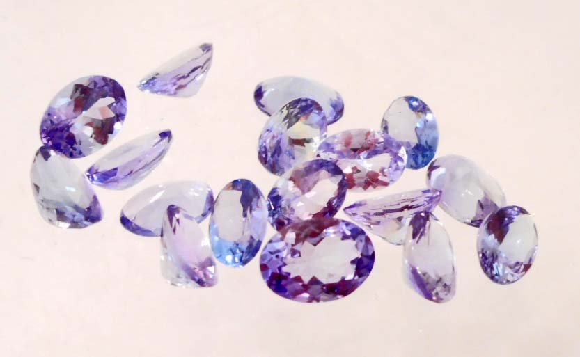 LOT OF 8.36 CTS OF TANZANITE: N/A