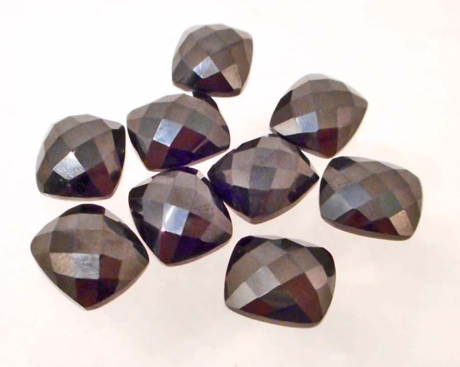 LOT OF 90.5 CTS OF BLACK SPINEL GEMSTONES: N/A