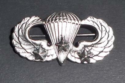 US ARMY AIRBORNE PARATROOPER JUMP WING W/ THREE BATTLE: Measures 1 9/16" wide by 13/16" tall. Pin back. Four piece nickel construction