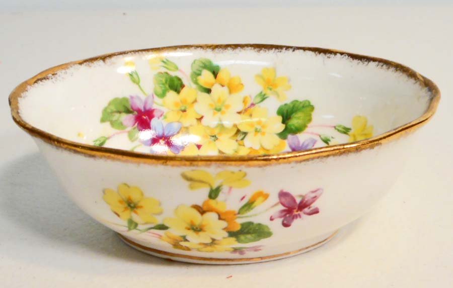 VINTAGE ROYAL ALBERT BONE CHINA TRINKET DISH: Approx. 1.75" deep