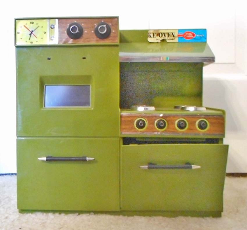 VINTAGE EASY BAKE OVEN TOY: n/a