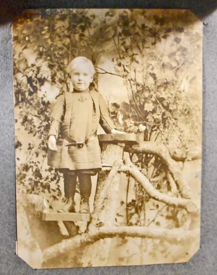 VINTAGE PHOTO ALBUM W/ 30+ PHOTOS (1 of 3)