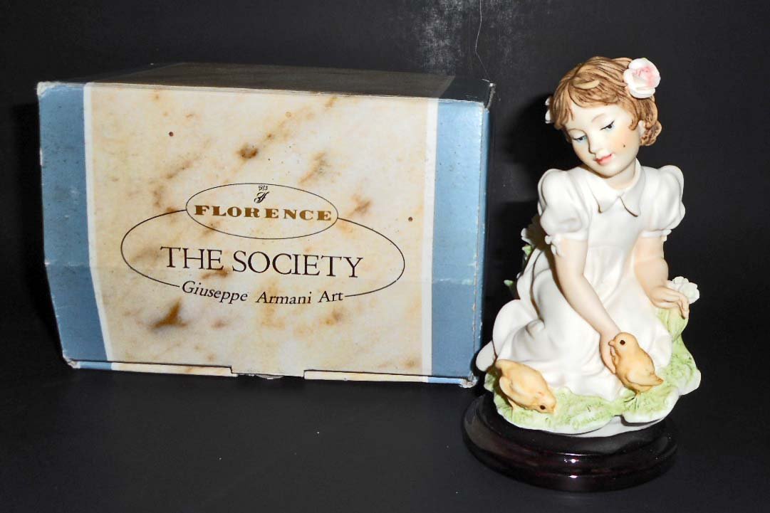 VINTAGE FLORENCE GIUSEPPE ARMANI FIGURINE IN ORIGINAL: Approx. 5" tall