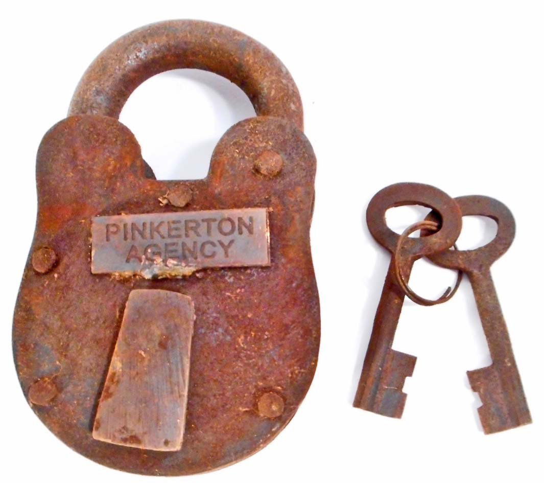 CAST IRON PINKERTON AGENCY PADLOCK W/ KEYS (1 of 1)