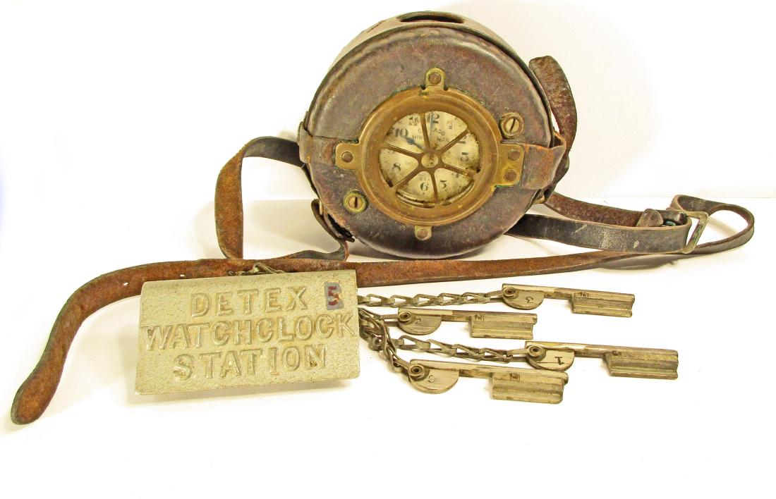 VINTAGE CHICAGO RAILROAD MINUTE MAN WATCH CLOCK IN CASE: Approx. 6" diameter by 3" tall