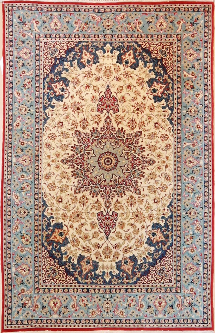 Fine Persian Isphahan Wool and Silk Rug 3 ft 5 in x 5 ft 5 in (1.04 m x 1.65 m) (1 of 2)