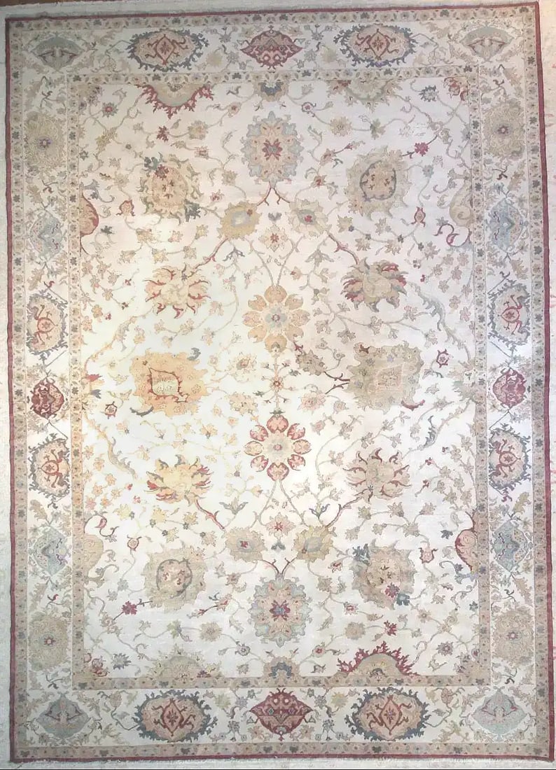 Large Hand-Knotted Sultanabad Style Rug 10 ft 6 in x 14 ft 5 in (3.20 m x 4.39 m): Curated collection of antique, vintage and decorative rugs Size: 10 ft 6 in x 14 ft 5 in (3.20 m x 4.39 m) Provenance: From a distinguished New Jersey private collec