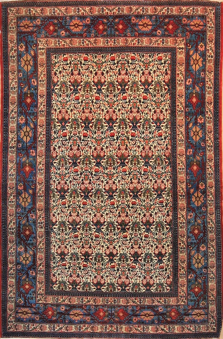 Persian Carpet in the Bidjar Taste 4 ft 8 in x 7 ft 1 in (1.42 m x 2.15 m) (1 of 3)