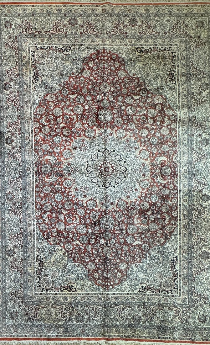 Fine Persian Qum Silk Rug 6 ft 0 in x 9 ft 0 in (1.83 m x 2.74 m) (1 of 6)