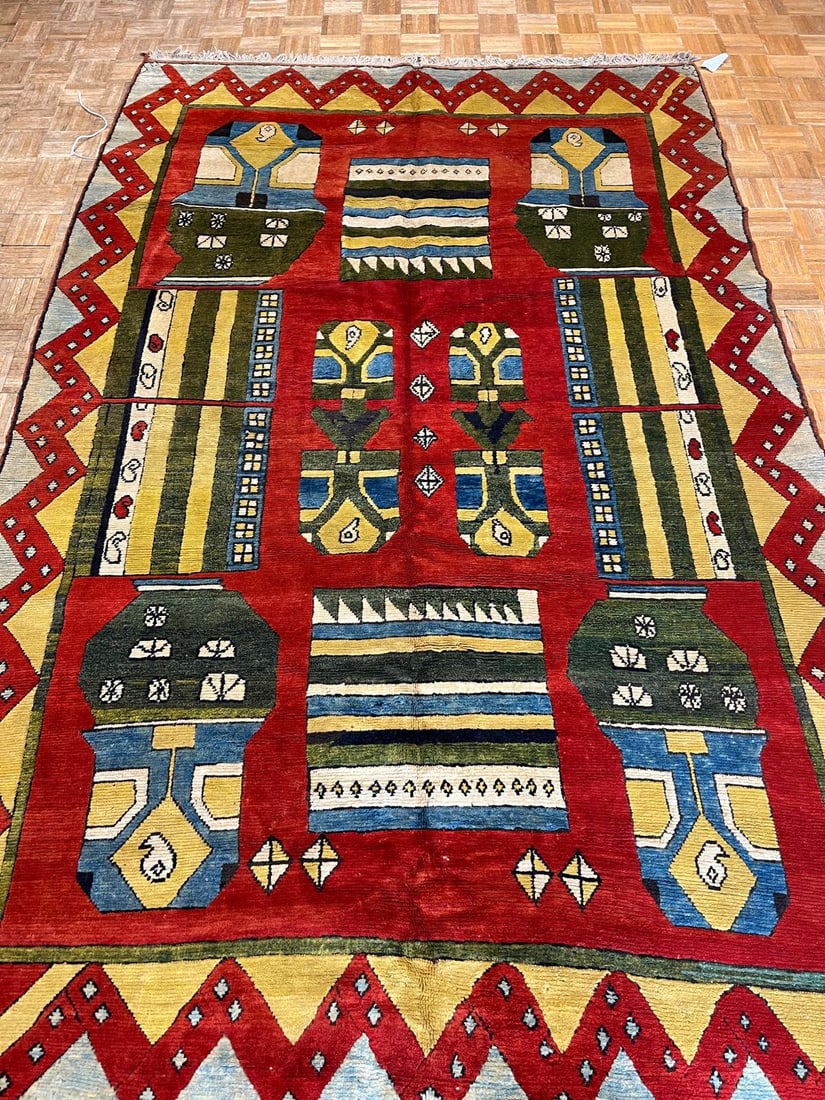 Persian Gabbeh Rug 7 ft 0 in x 10 ft 7 in (2.13 m x 3.23 m): Curated collection of antique, vintage and decorative rugs Size: 7 ft x 10 ft 7 in (2.13 m x 3.23 m) Provenance: Property from a New York rug collection T