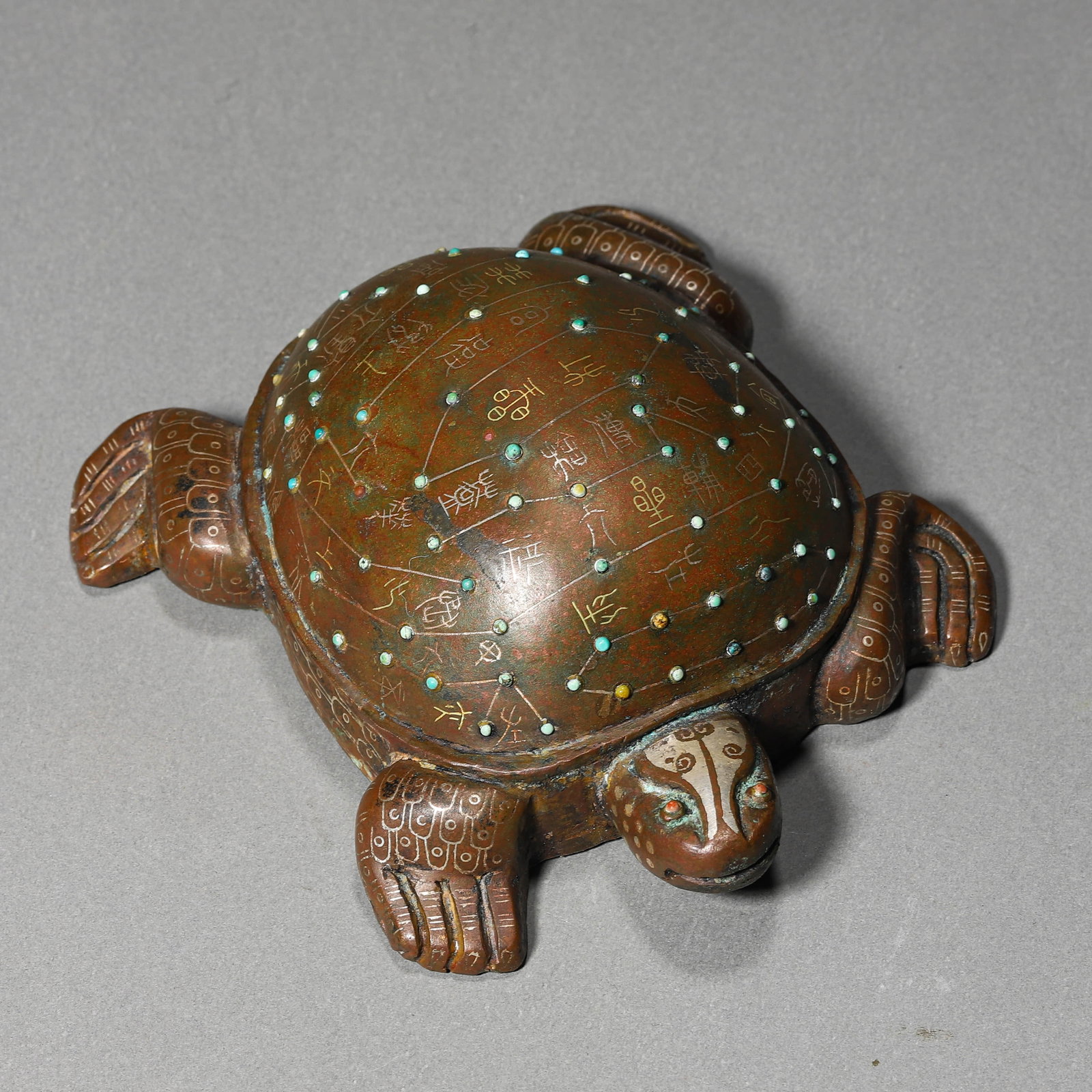 A GOLD AND SILVER-INLAID 'TORTOISE' VESSEL: A GOLD AND SILVER-INLAID 'TORTOISE' VESSEL Length: 4 15/16 in. (12.5 cm), Width: 4 5/16 in. (11 cm), Height: 1 15/16 in. (5 cm)