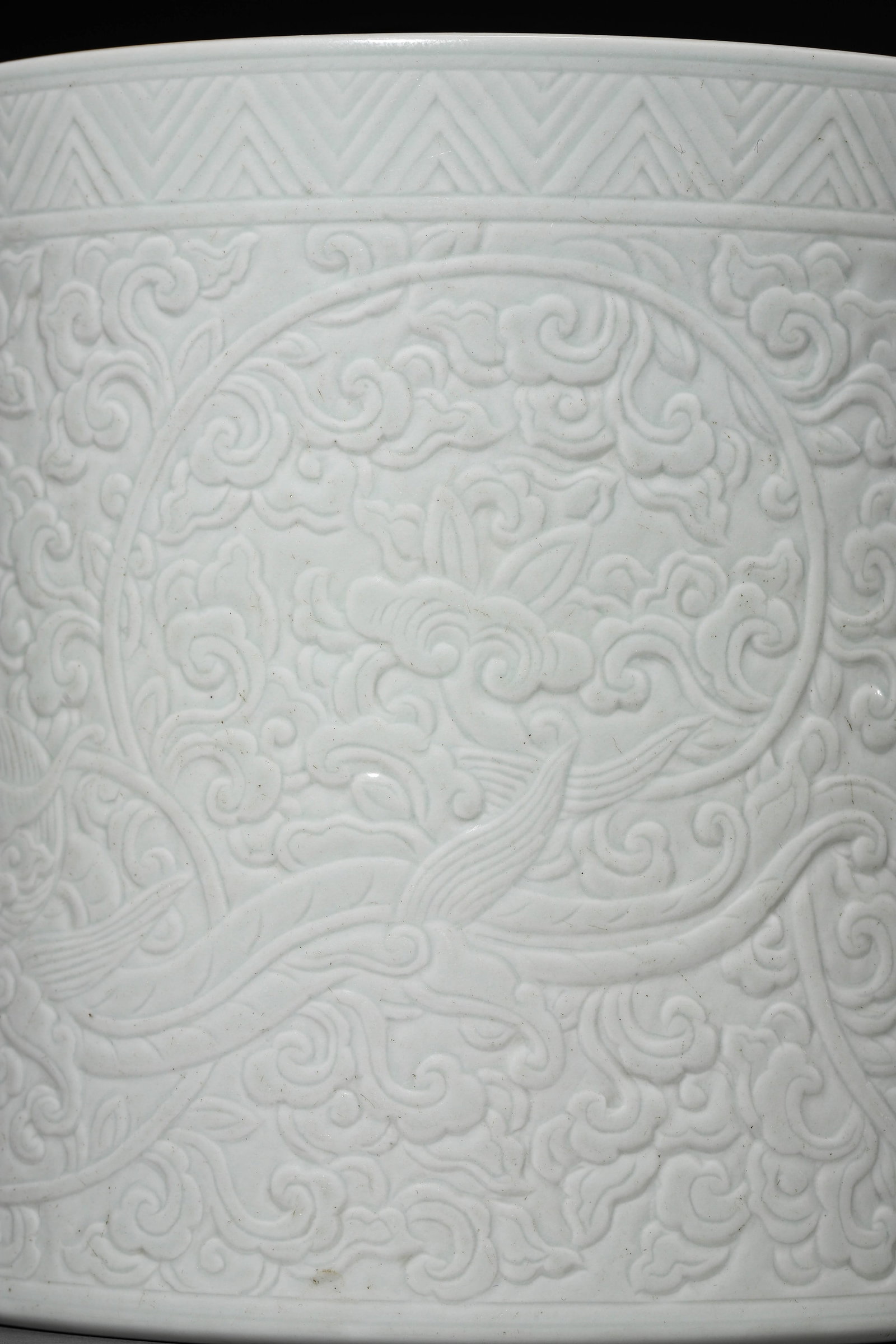 A WHITE-GLAZED 'FLOWERS' BRUSH POT - 2