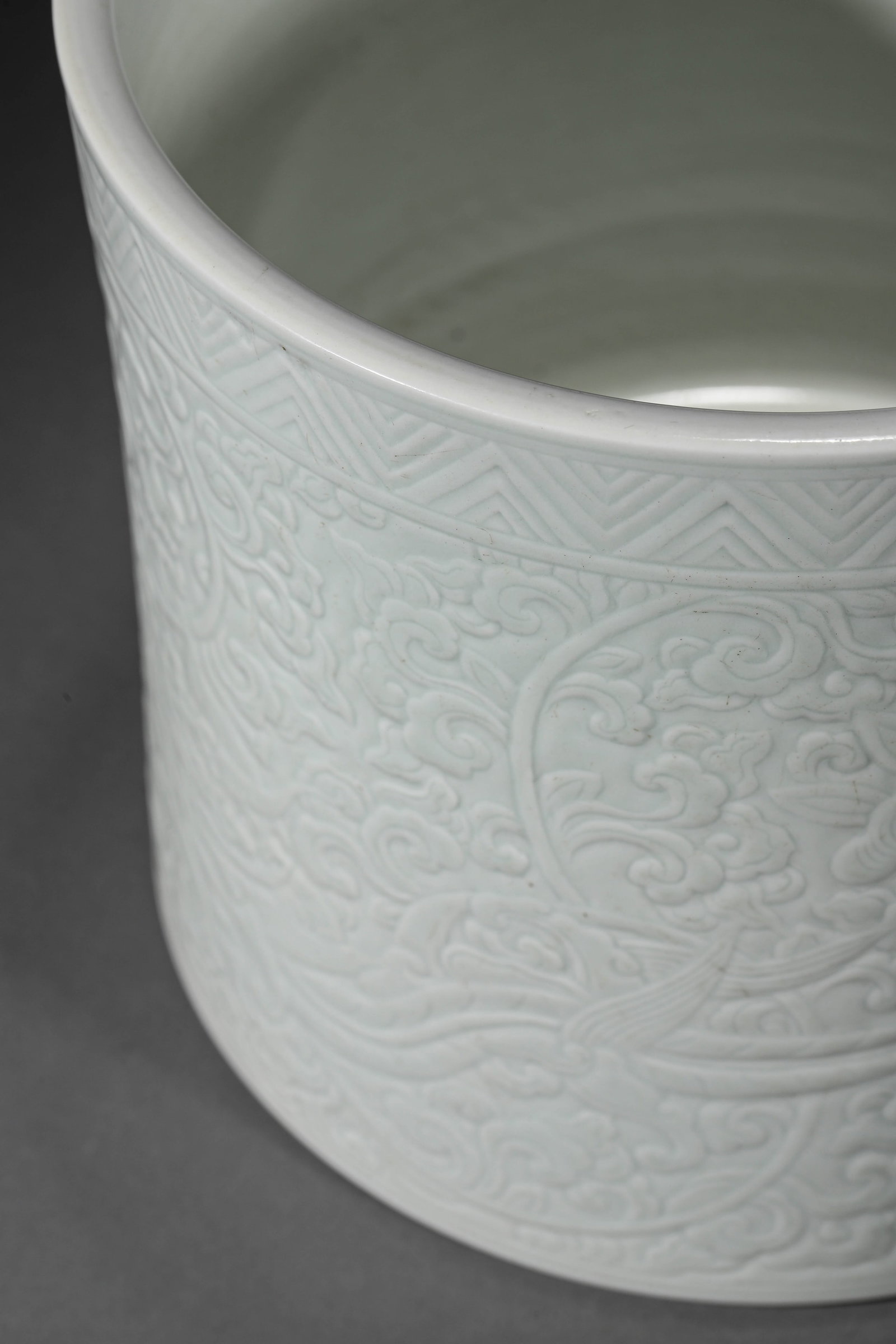 A WHITE-GLAZED 'FLOWERS' BRUSH POT - 5