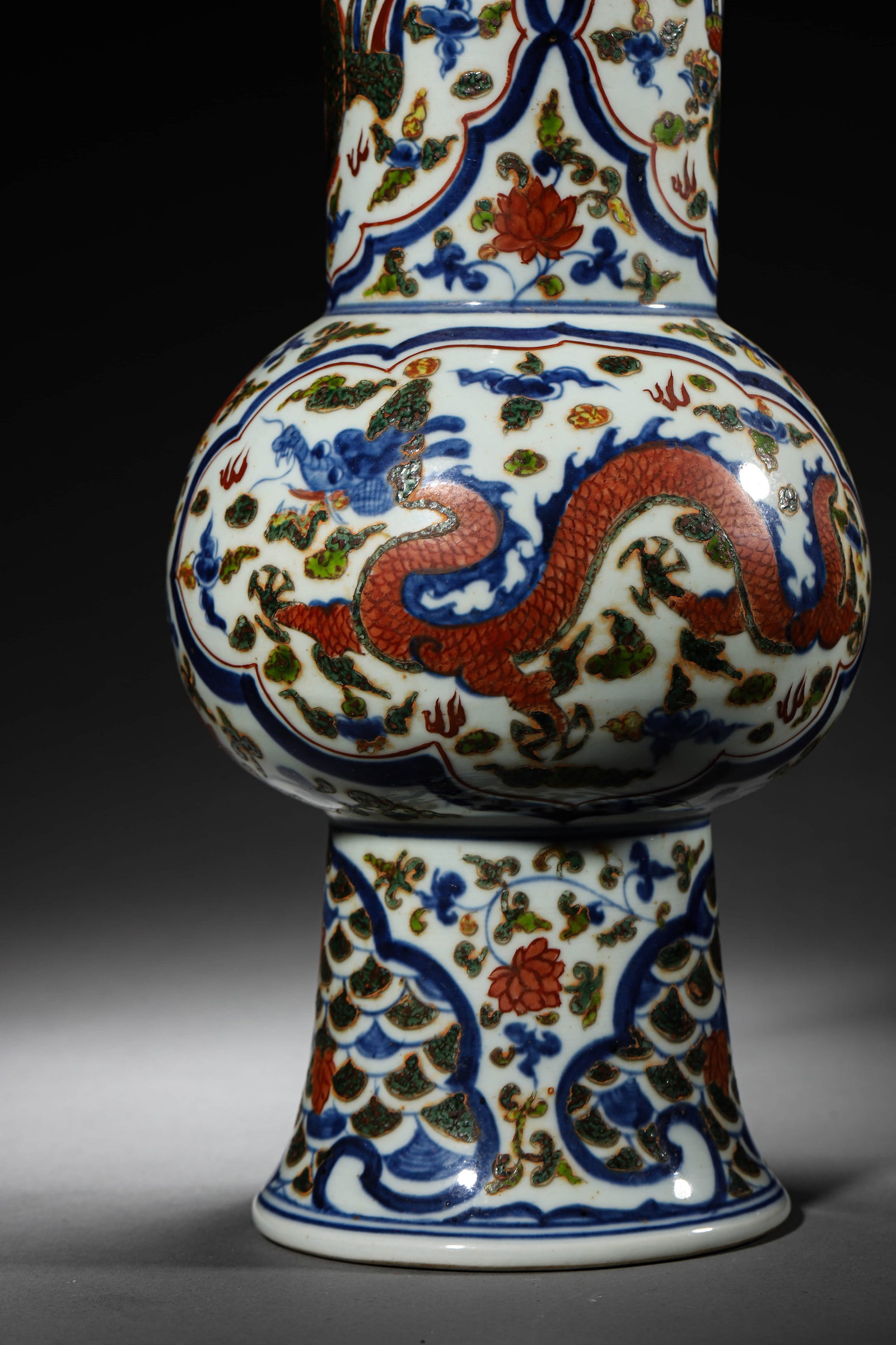 A WUCAI 'DRAGON' GU VASE - 4