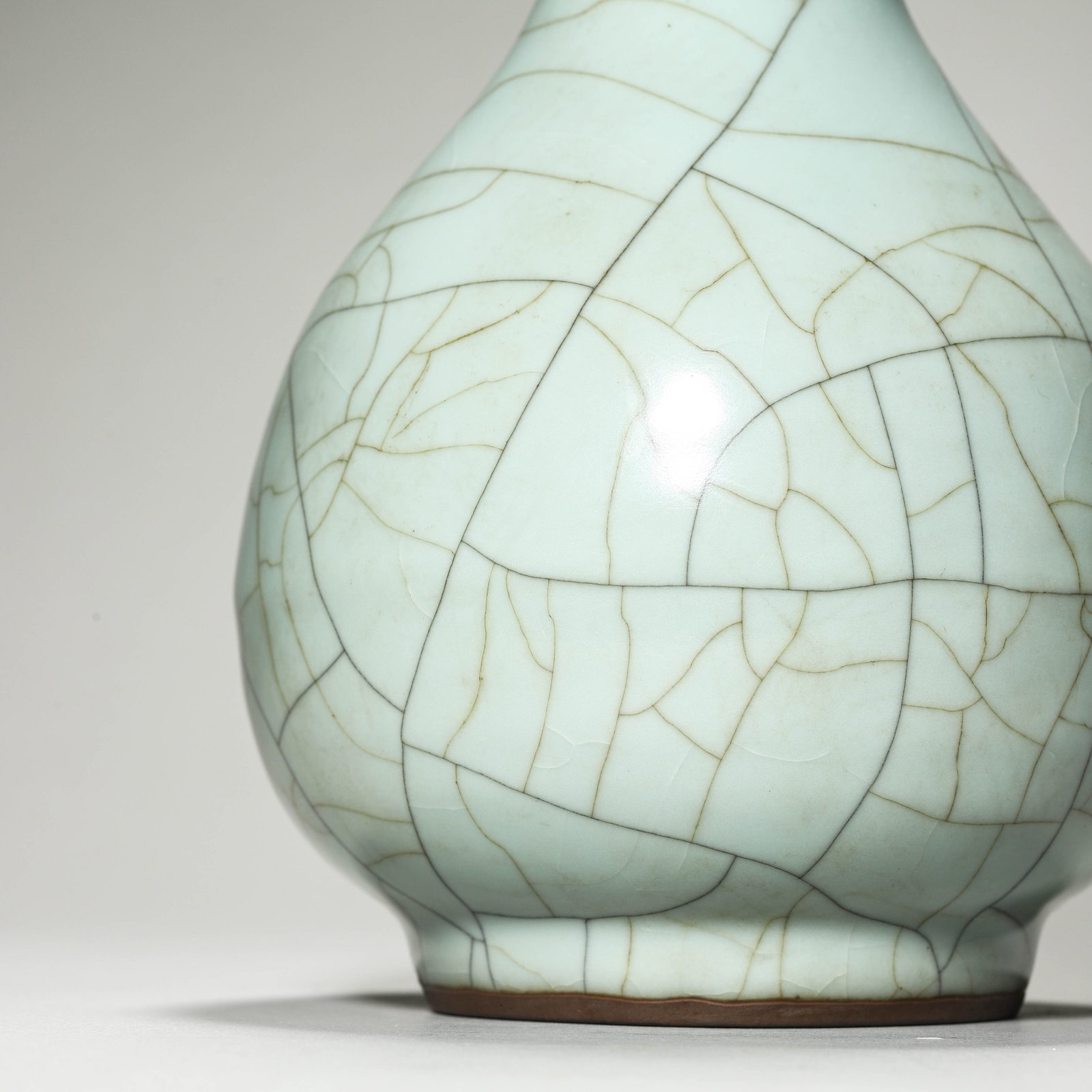 A GUAN TYPE VASE - 3