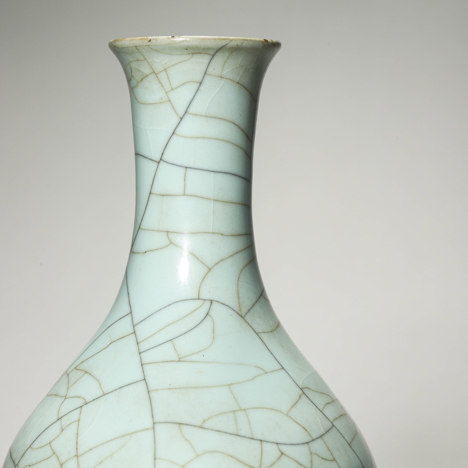 A GUAN TYPE VASE - 5