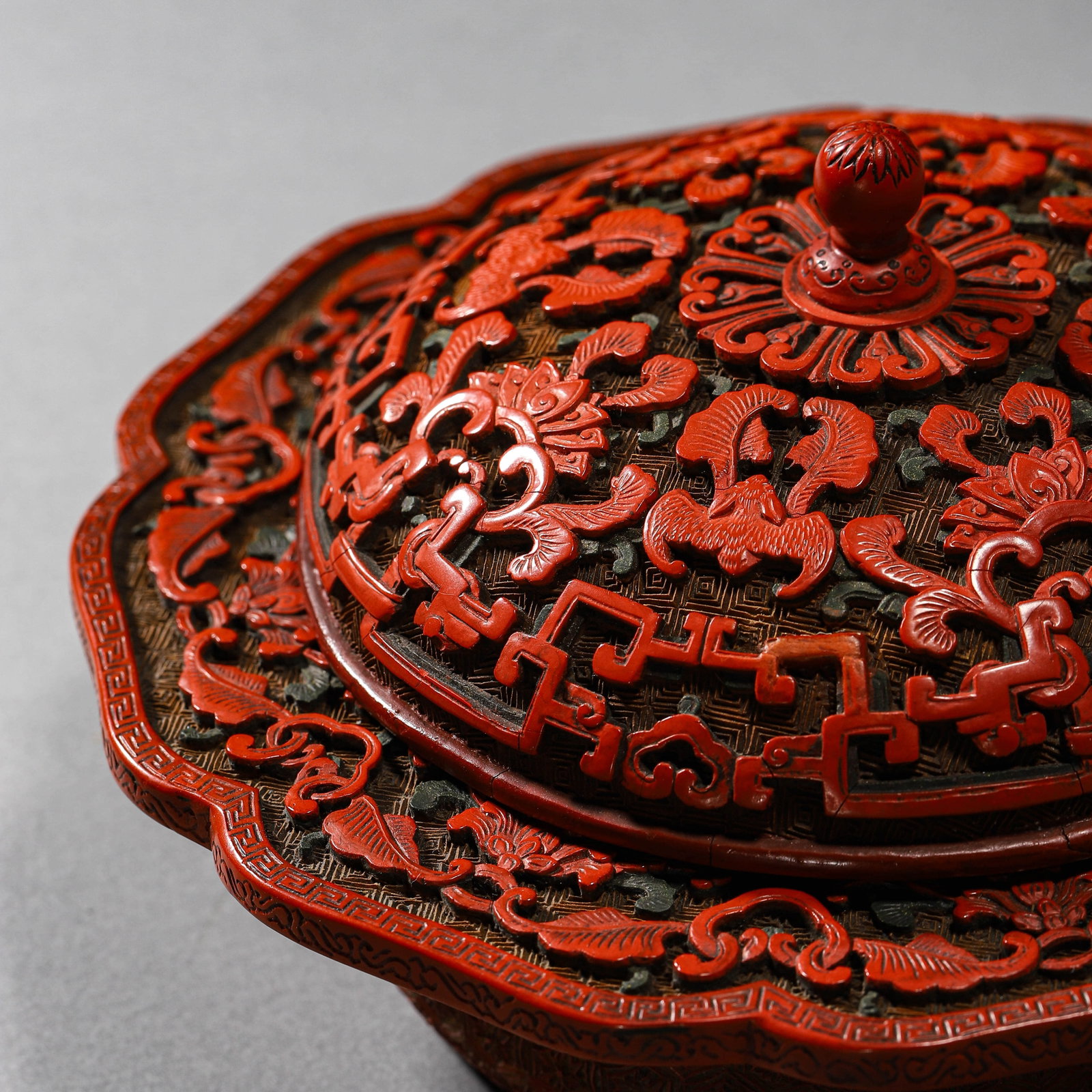 A CARVED CINNABAR LACQUER COVERED BOX - 4
