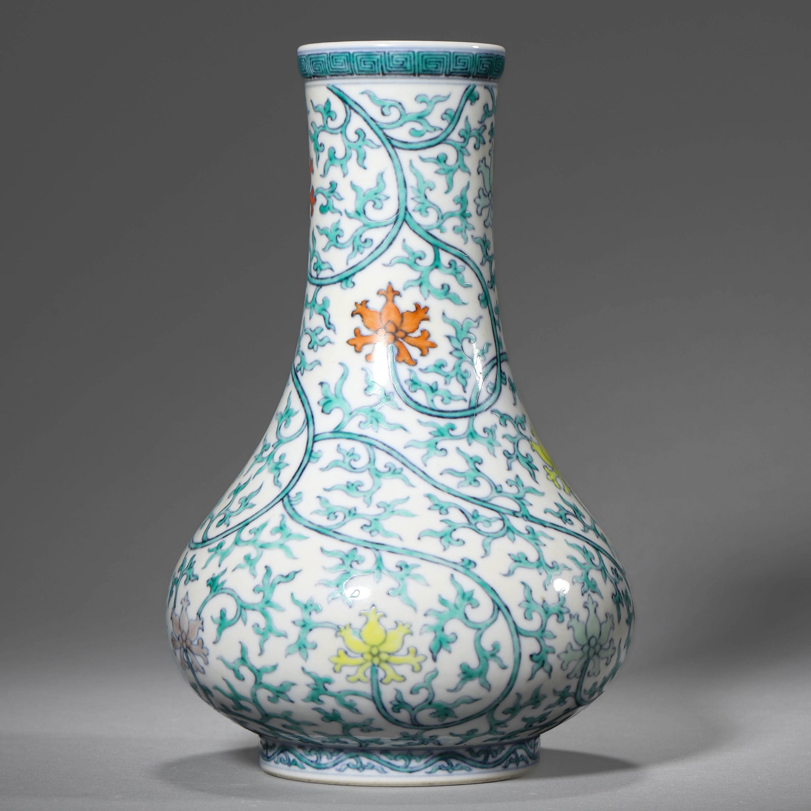 A DOUCAI 'INTERLOCKING LOTUS' VASE: A DOUCAI 'INTERLOCKING LOTUS' VASE Height: 8 in. (20 cm)