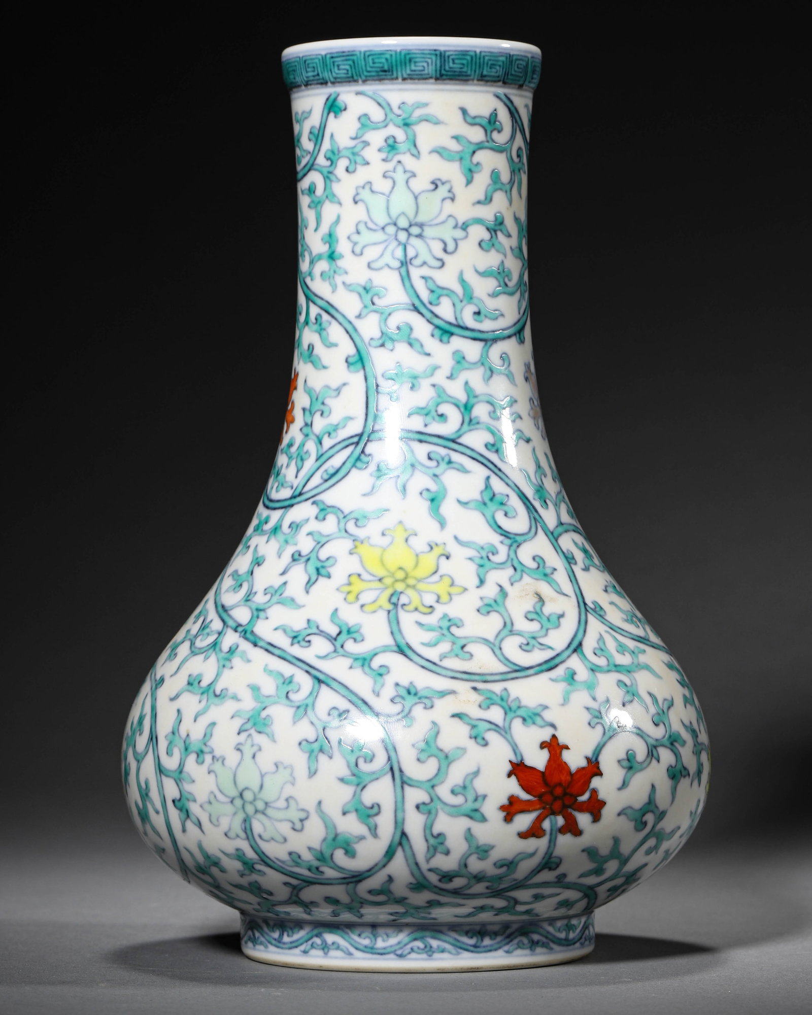 A DOUCAI 'INTERLOCKING LOTUS' VASE - 4