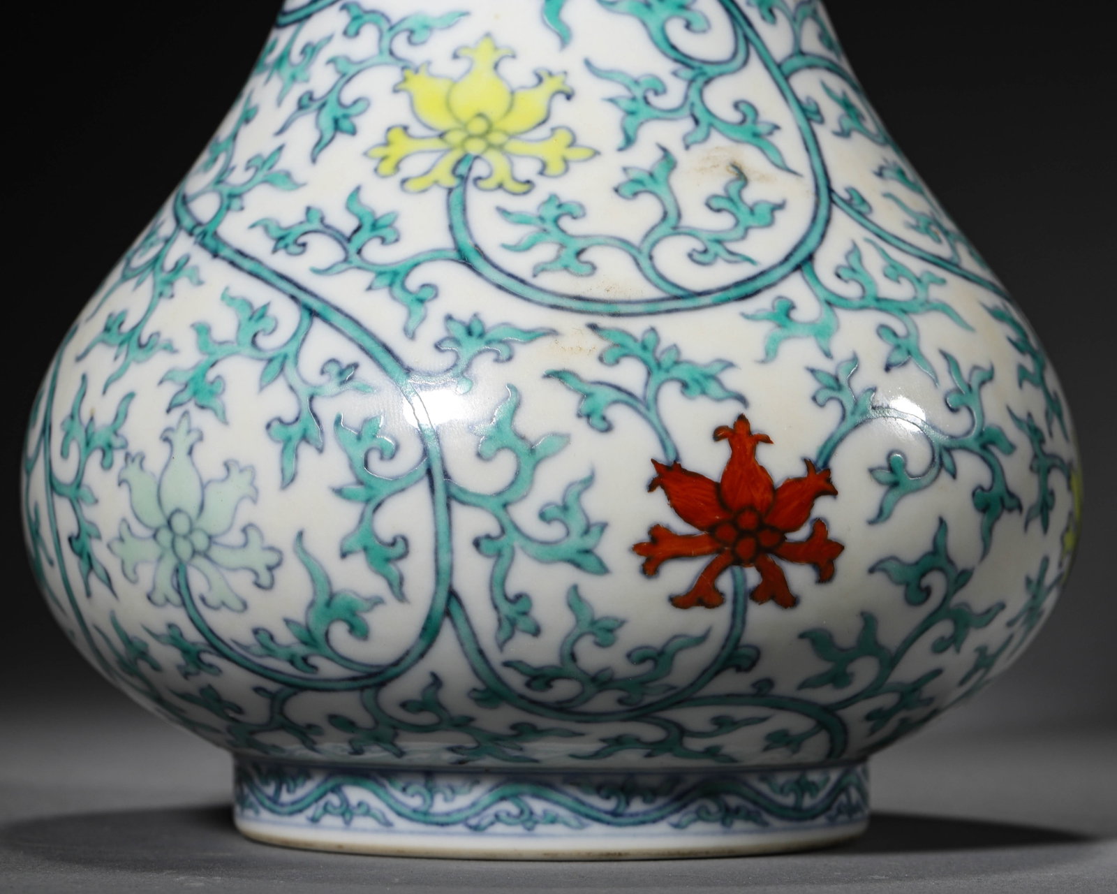 A DOUCAI 'INTERLOCKING LOTUS' VASE - 5