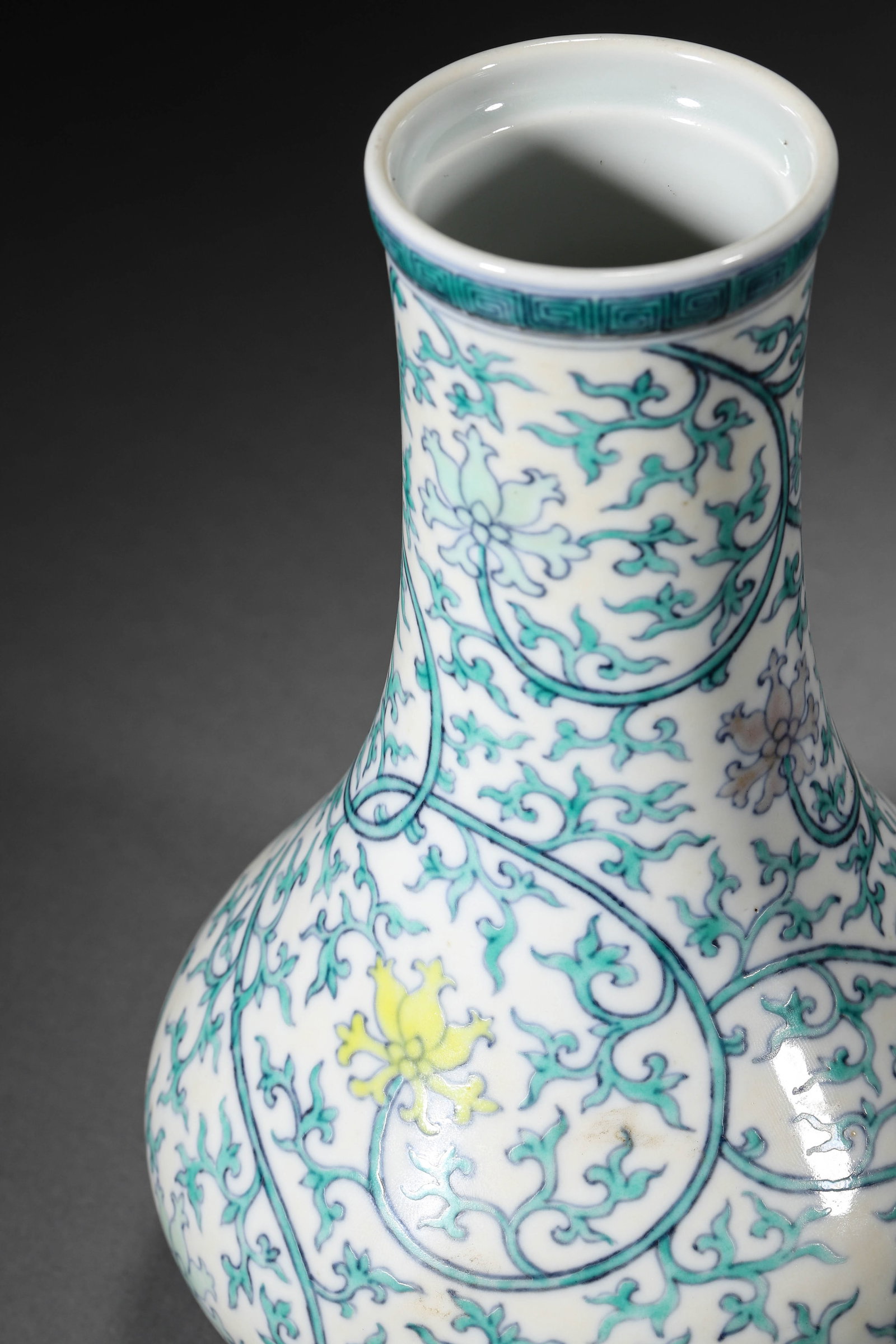 A DOUCAI 'INTERLOCKING LOTUS' VASE - 6
