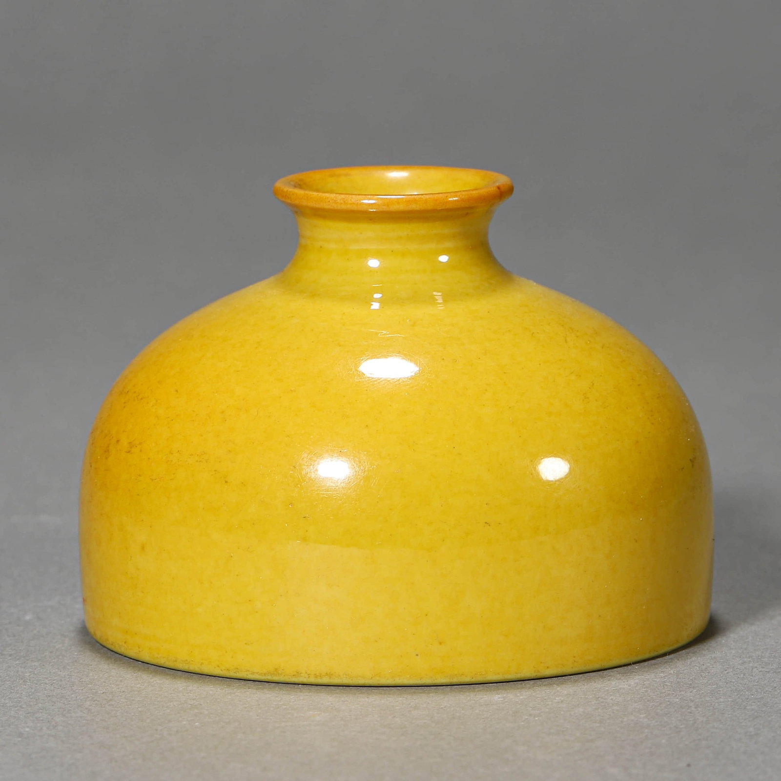 A YELLOW-GLAZED TAIBAI JAR (1 of 5)