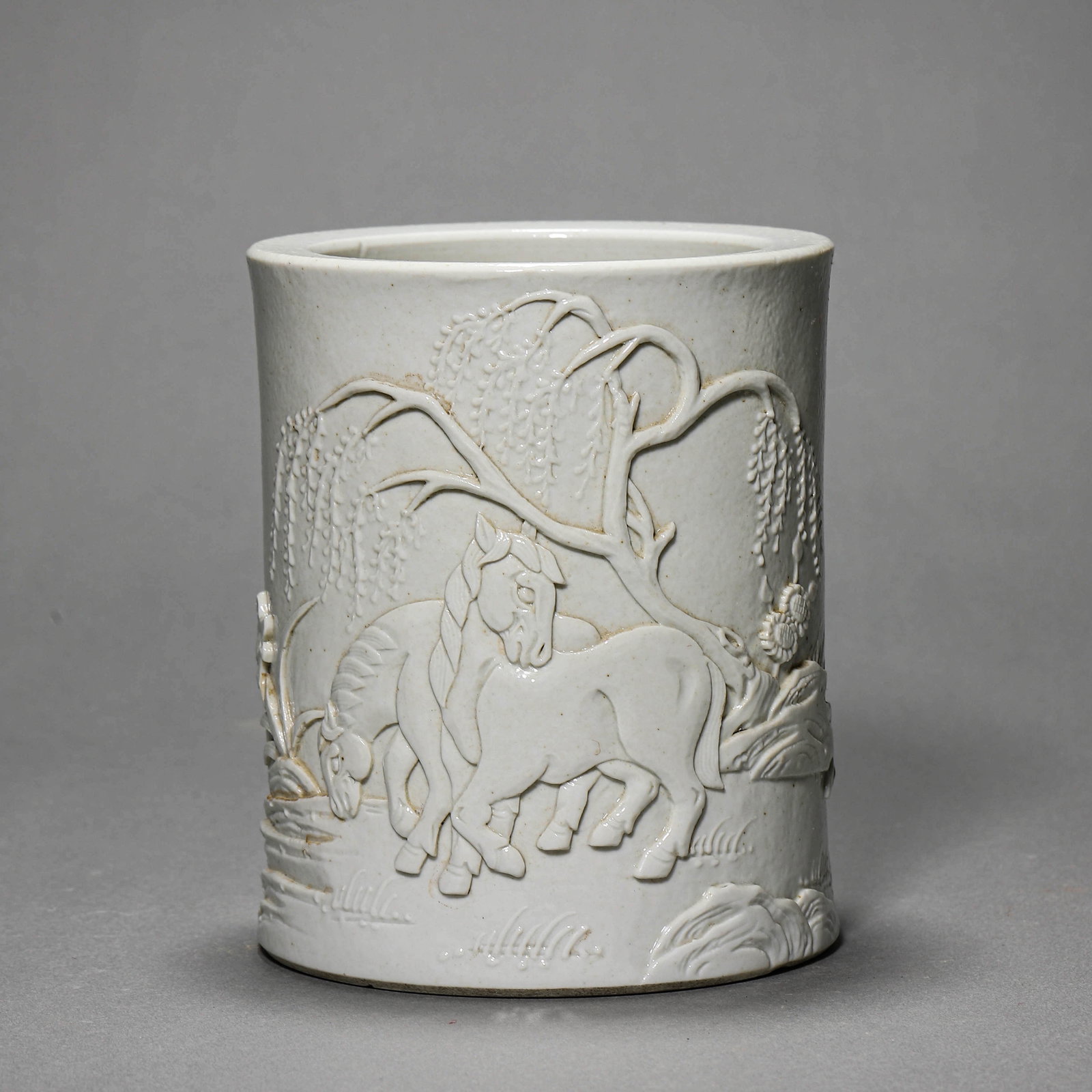 A WHITE PORCELAIN CARVED 'DOUBLE HORSES' BASKET: A WHITE PORCELAIN CARVED 'DOUBLE HORSES' BASKET Height: 5 3/8 in. (13.5 cm), Diameter: 4 1/2 in. (11.5 cm)