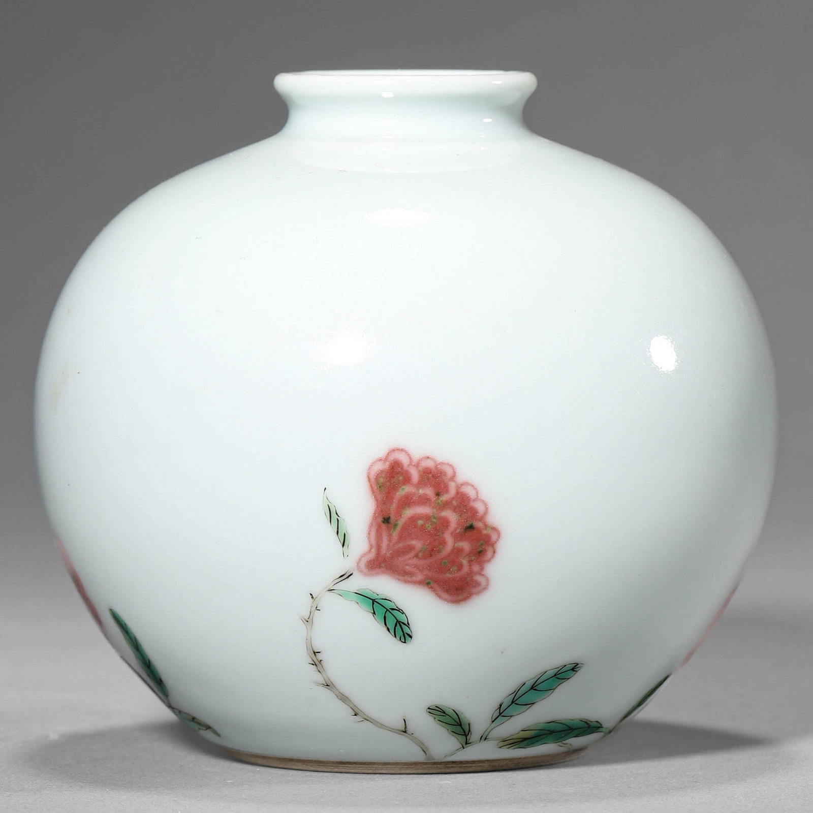 A FAMILLE ROSE 'FLOWERS' APPLE-SHAPED VASE (1 of 7)