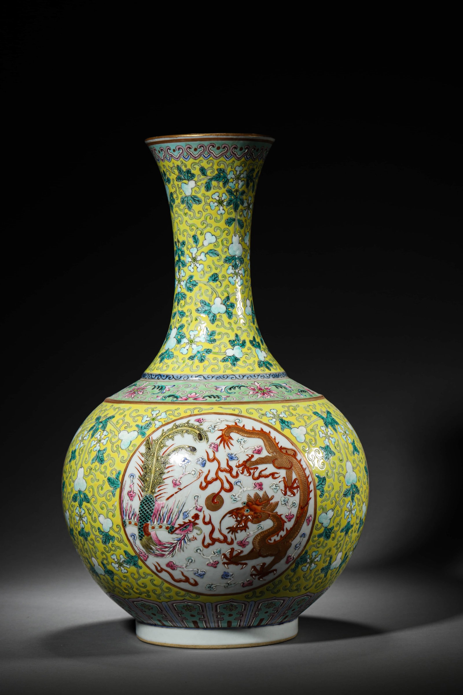A YELLOW-GROUND FAMILLE ROSE 'DRAGON' REWARD VASE: A YELLOW-GROUND FAMILLE ROSE 'DRAGON' REWARD VASE Height: 15 9/16 in. (39.5 cm), Diameter: 9 7/16 in. (24 cm)