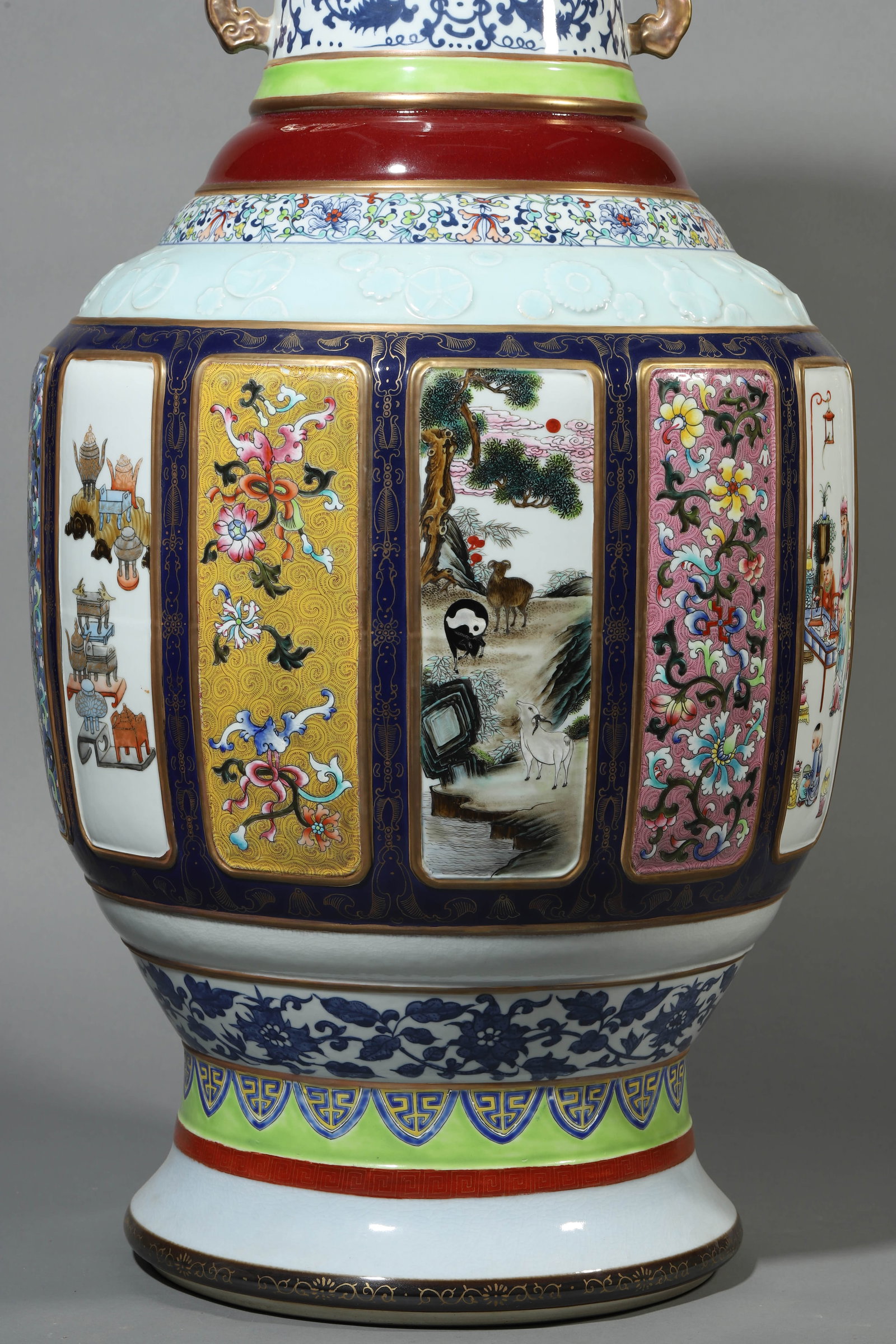 A LARGE POLYCHROME-GLAZED PORCELAIN VASE - 2