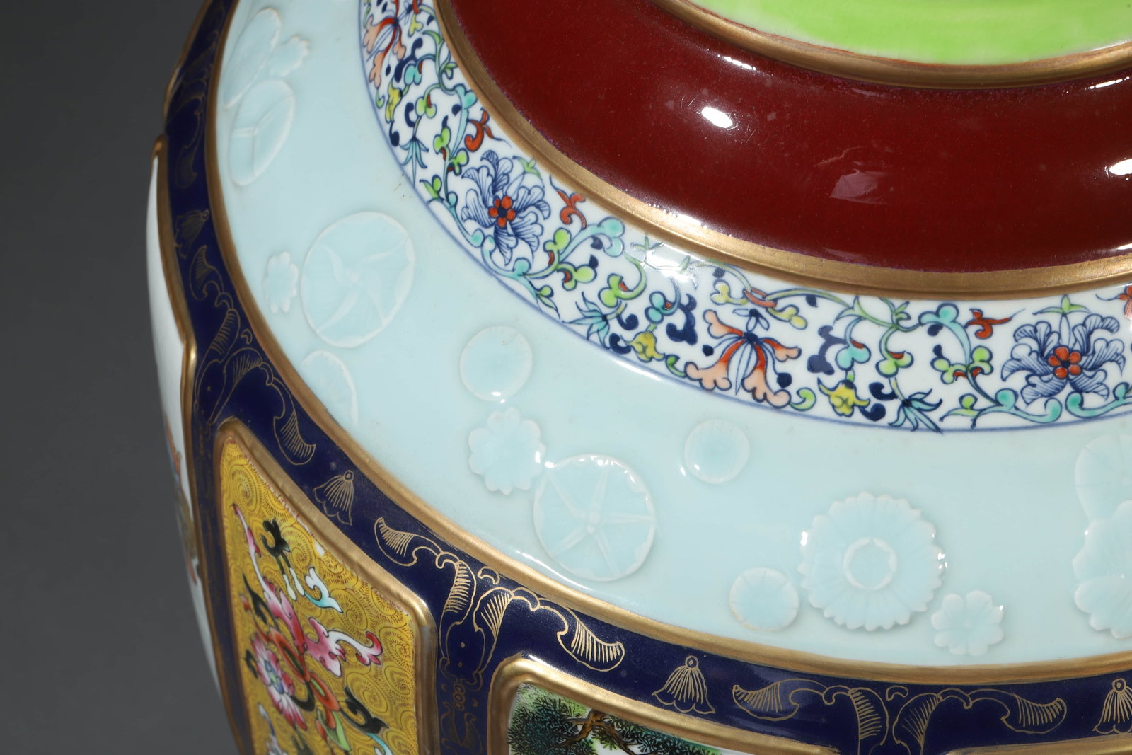 A LARGE POLYCHROME-GLAZED PORCELAIN VASE - 4