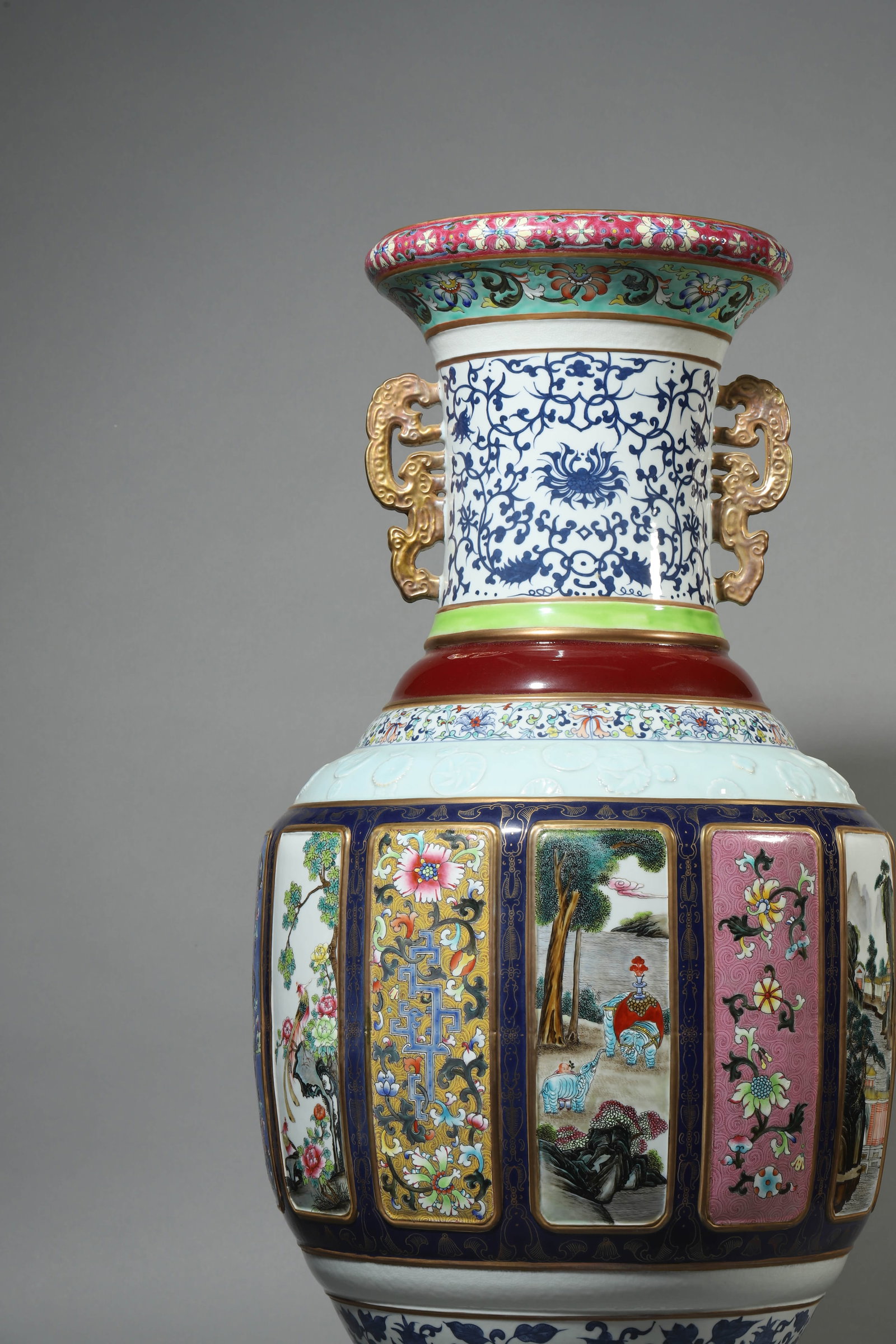 A LARGE POLYCHROME-GLAZED PORCELAIN VASE - 6