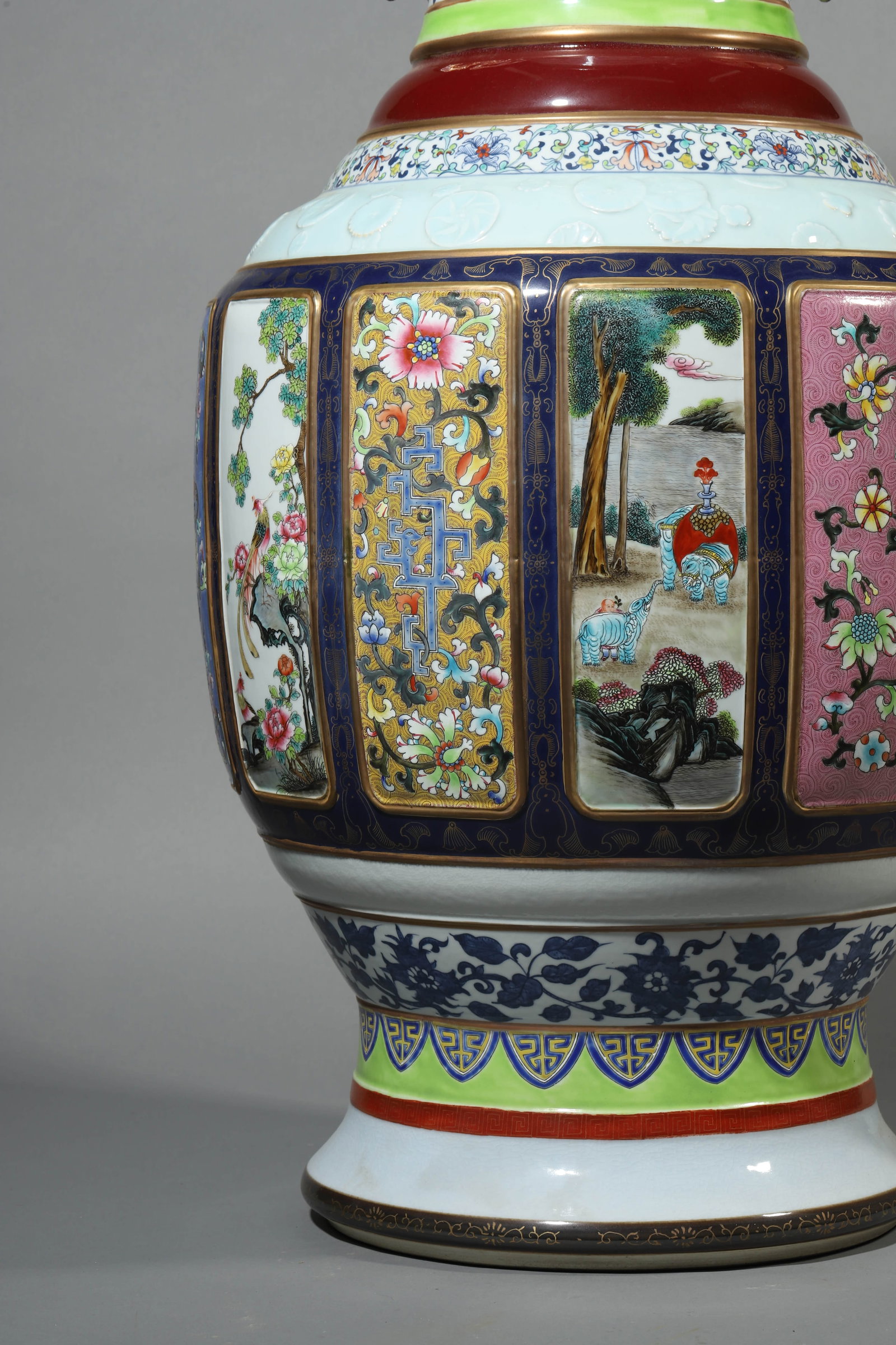 A LARGE POLYCHROME-GLAZED PORCELAIN VASE - 7