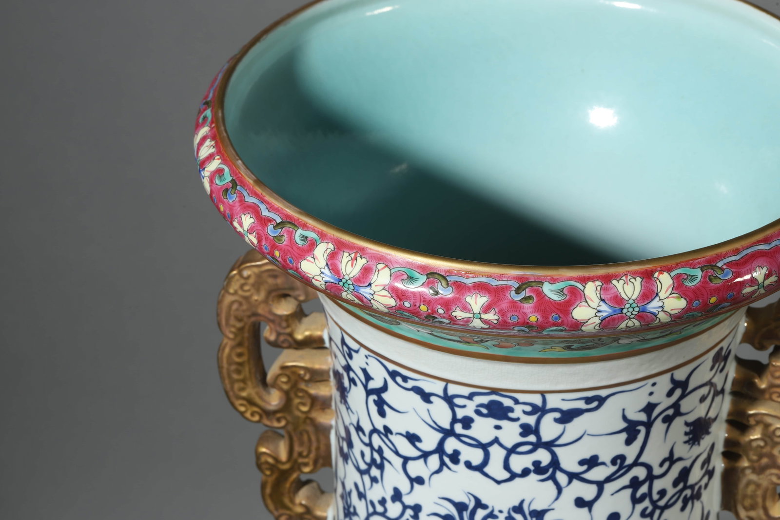 A LARGE POLYCHROME-GLAZED PORCELAIN VASE - 8