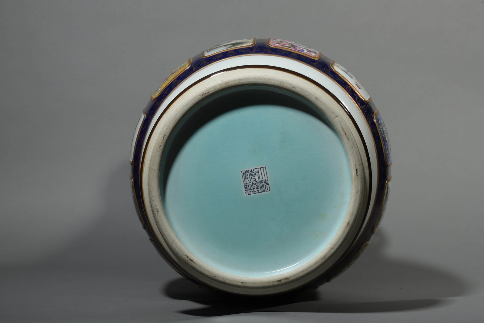 A LARGE POLYCHROME-GLAZED PORCELAIN VASE - 9