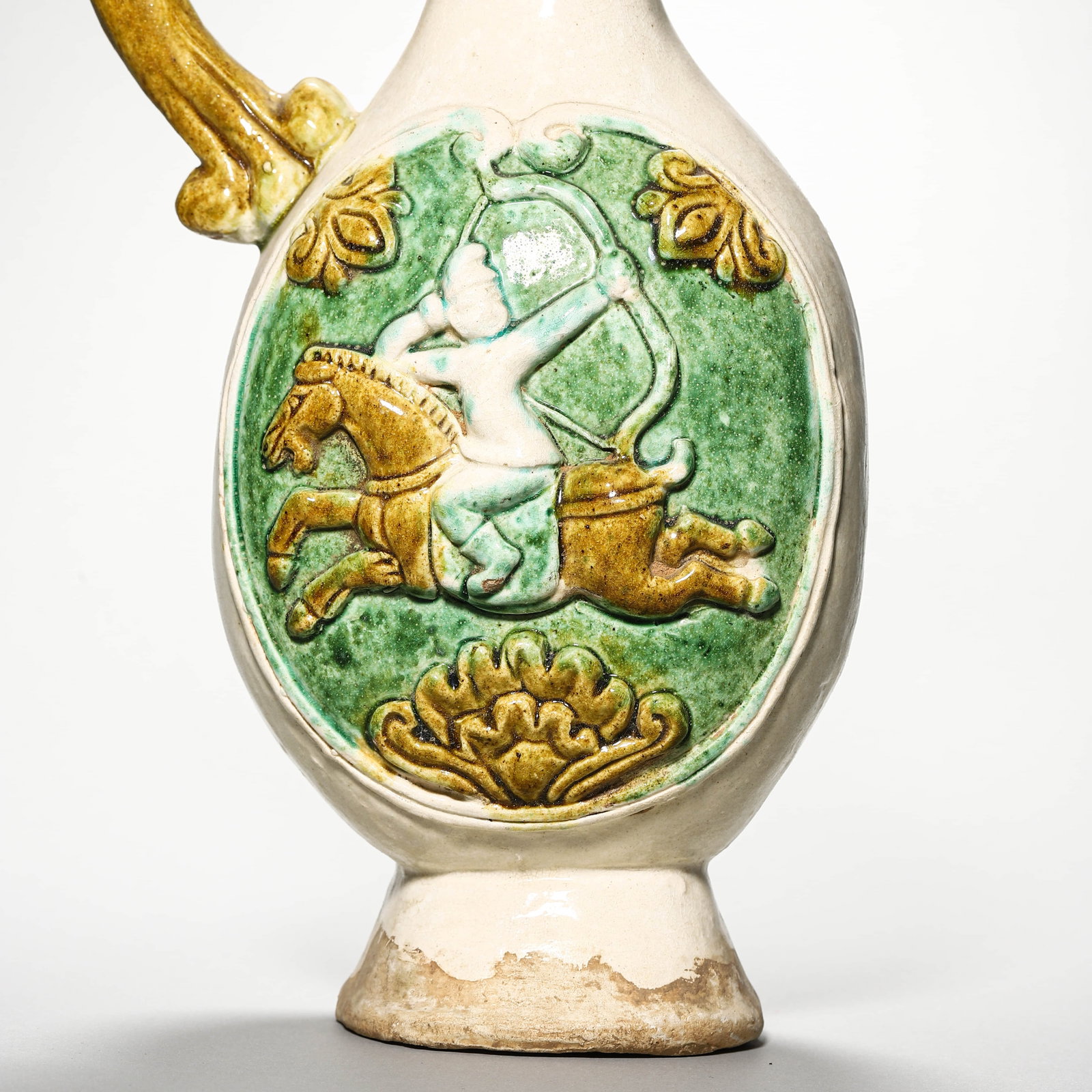 A SANCAI-GLAZED PHOENIX-HEAD EWER - 3