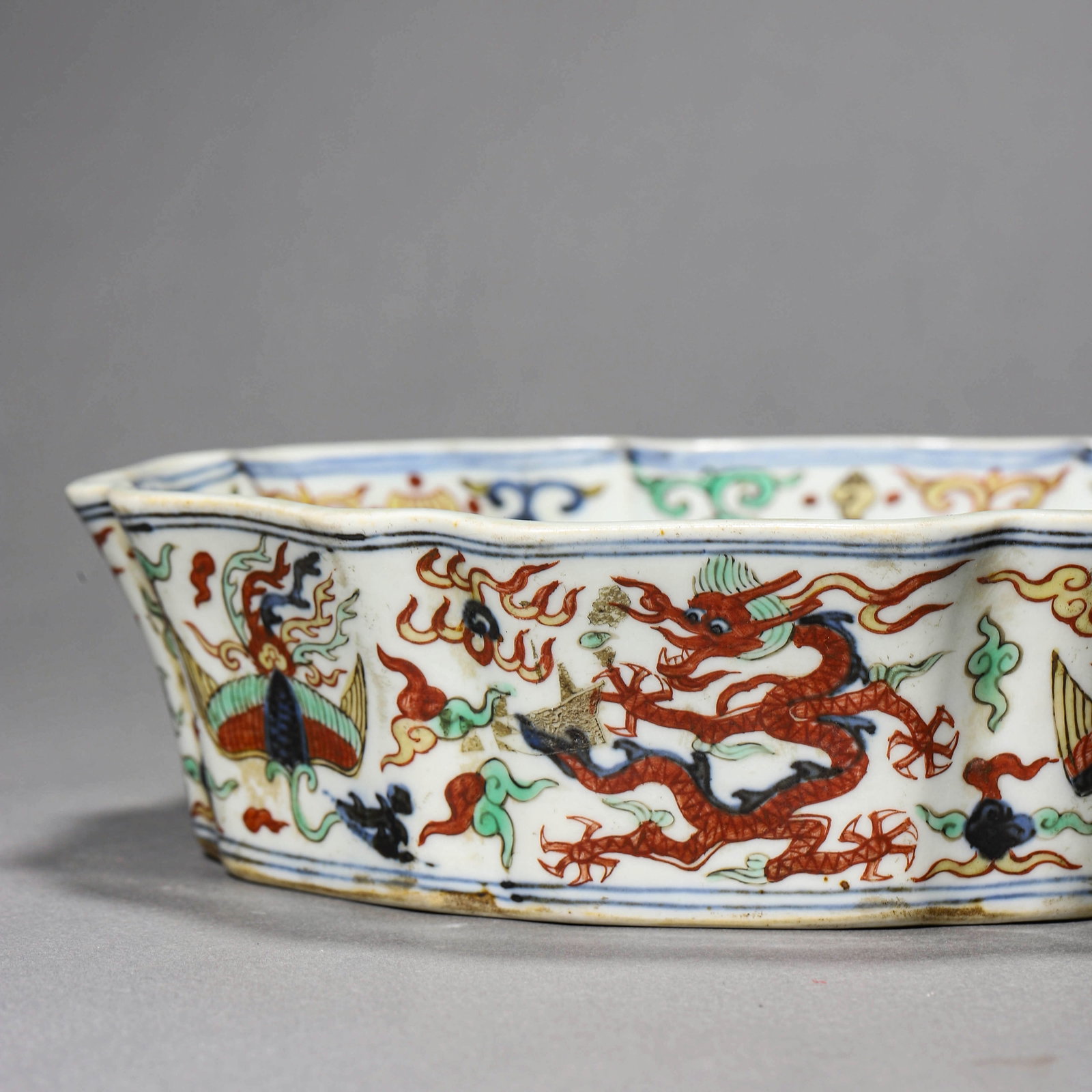 A WUCAI 'DRAGON AND PHOENIX' DISH - 2