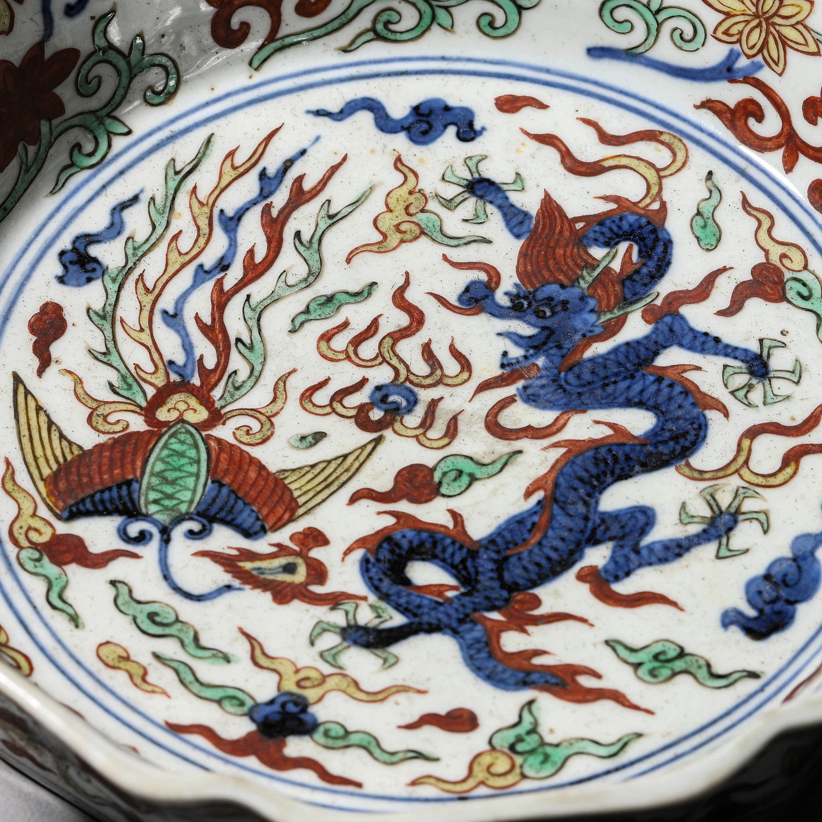 A WUCAI 'DRAGON AND PHOENIX' DISH - 4