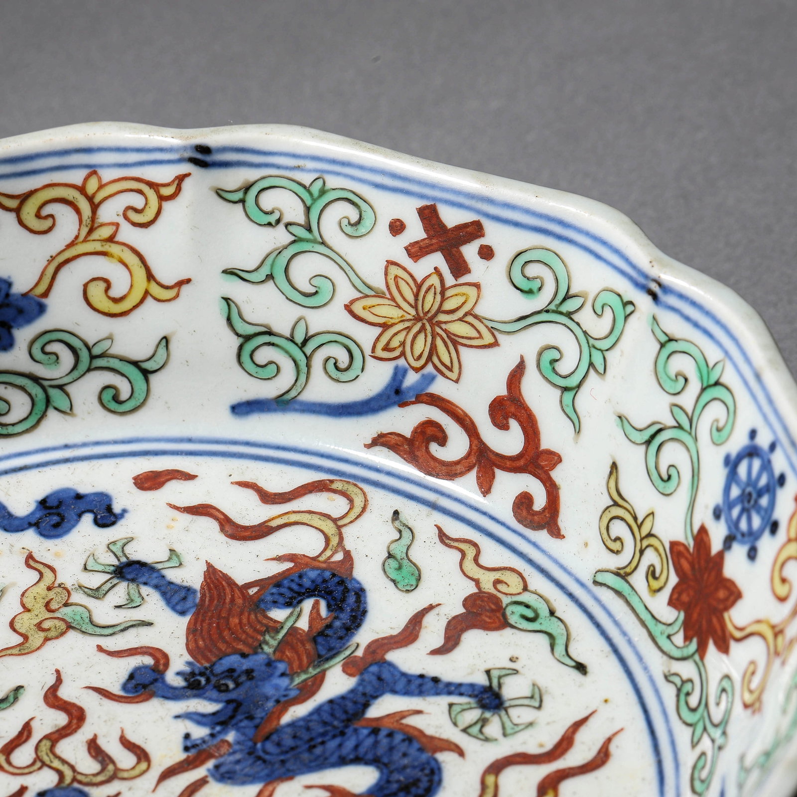 A WUCAI 'DRAGON AND PHOENIX' DISH - 5