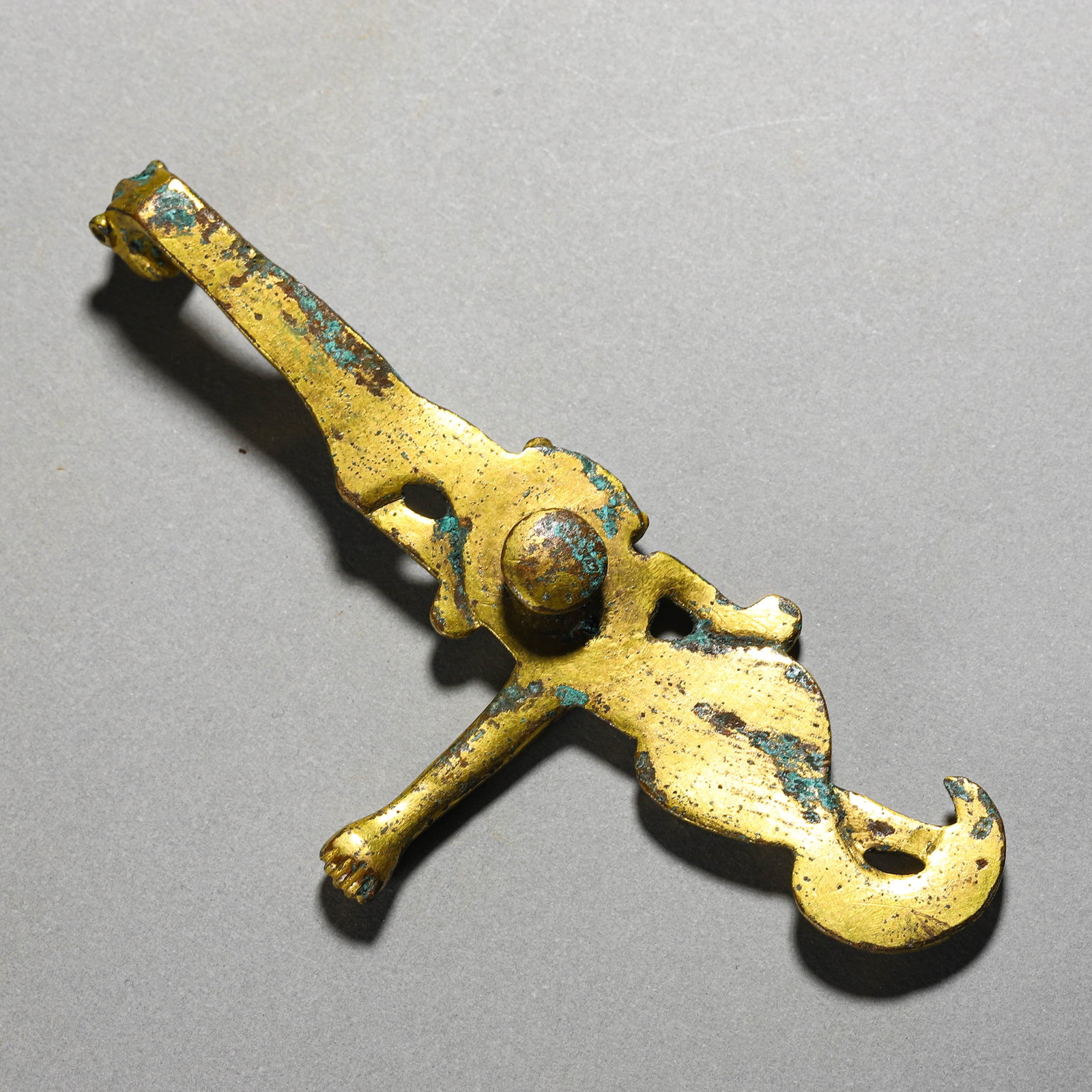 A GILT-BRONZE 'MONKEY' BELT HOOK - 7